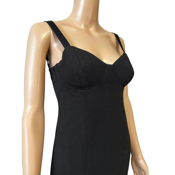 Chic Black Bodycon Dress with Pink Zipper Detail - Picture 2 of 6